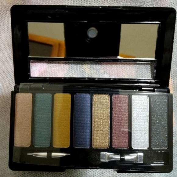 Avon Other - Avon True Color 8-in-1 Eyeshadow Palette